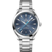 Quadrante blu spazzolato con motivo teak orizzontale e indici rodiati con Super-LumiNova bianca dell’Omega Seamaster Aqua Terra 41 mm modello 220.10.41.21.03.002.